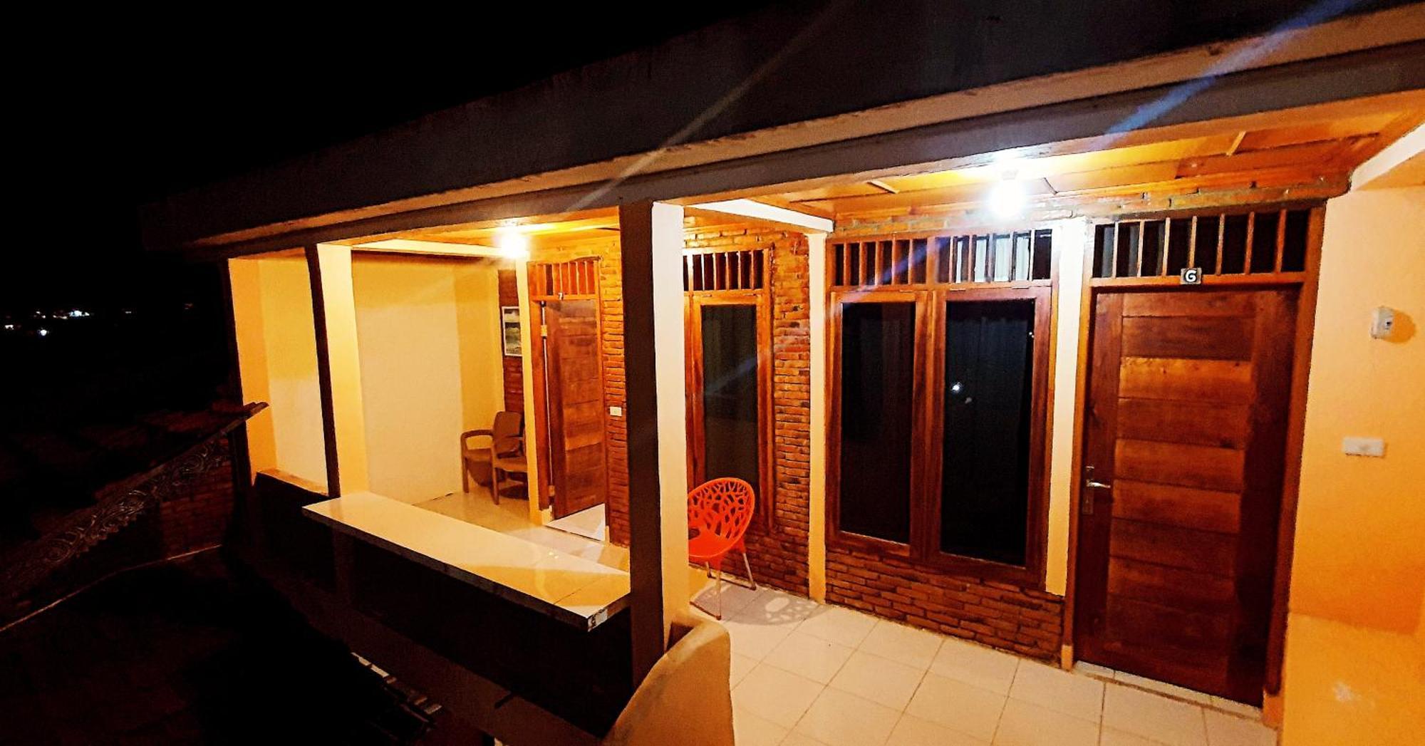 Aman'S Guesthouse Tuk Tuk Esterno foto